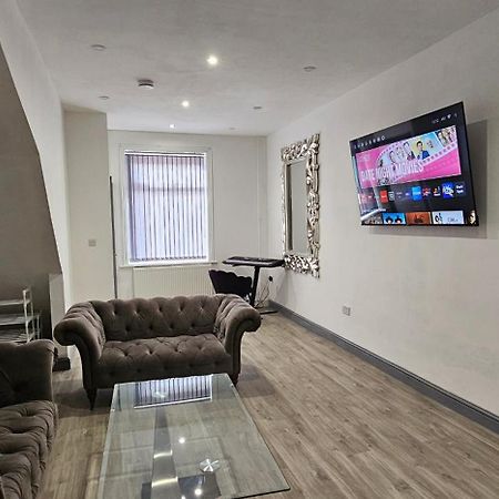 Luxury Four Bedroom House برادفورد المظهر الخارجي الصورة